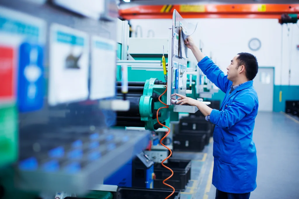 worker working on nylon plastic injection molding machine